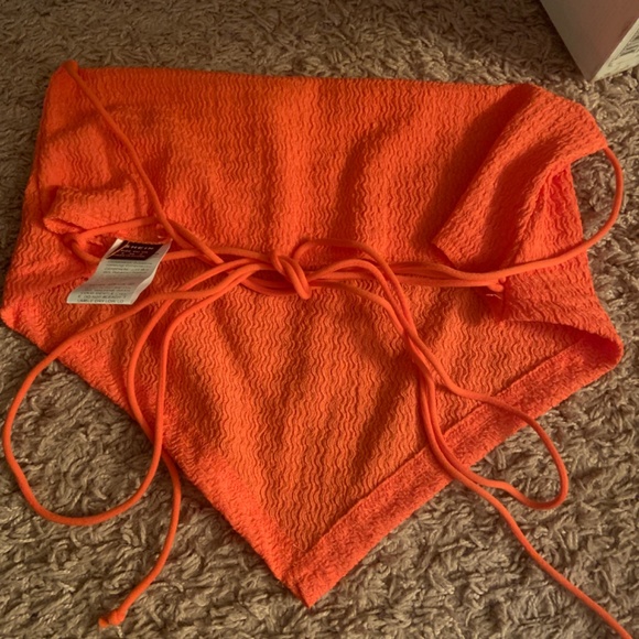 Backless orange bandana crop top - Picture 2 of 4